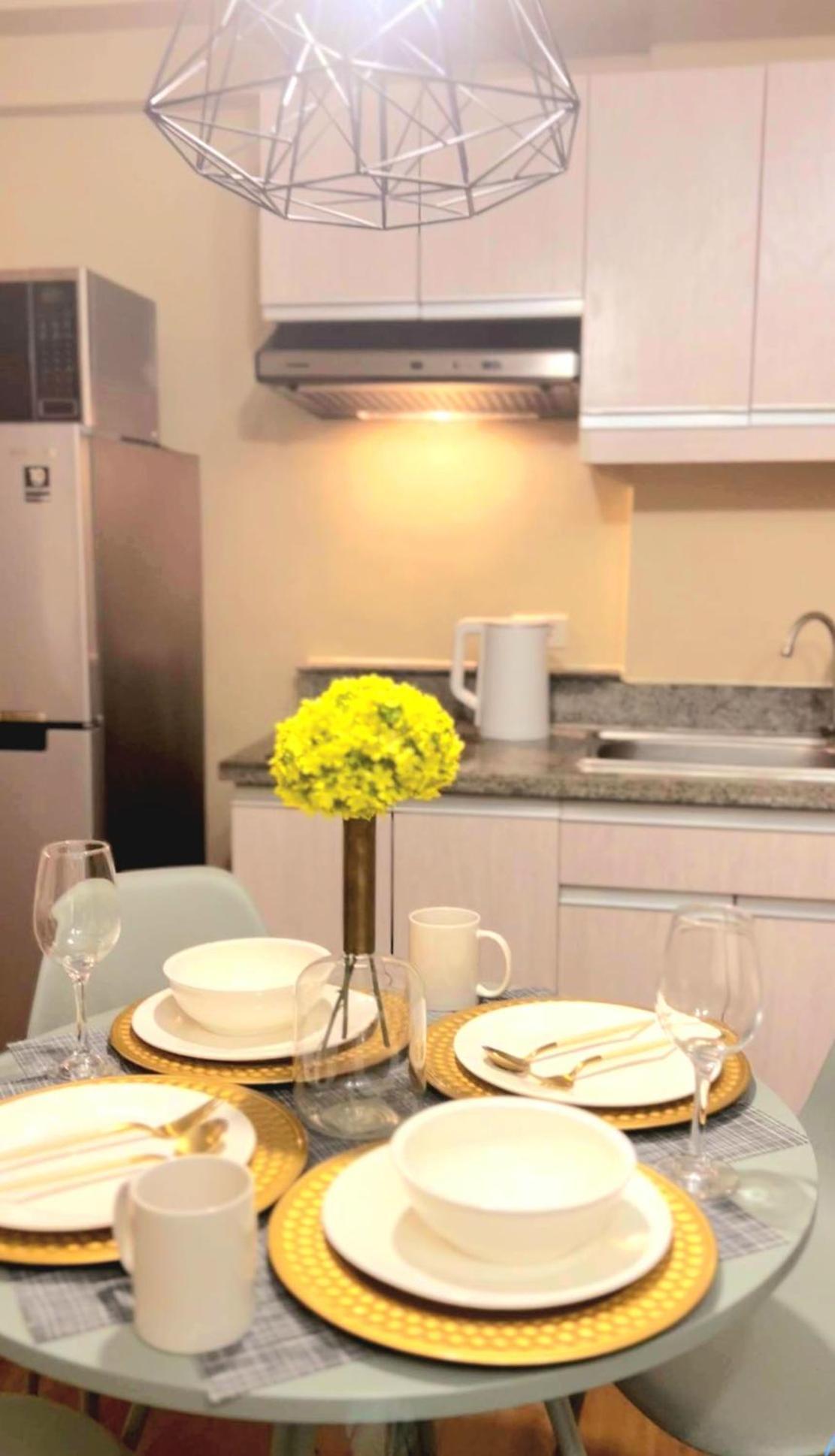 The Lancris Residences, 2 Bedrooms, 1 Bathroom, Living-Room, Kitchen & Pool Is Free Paranaque City Exterior photo